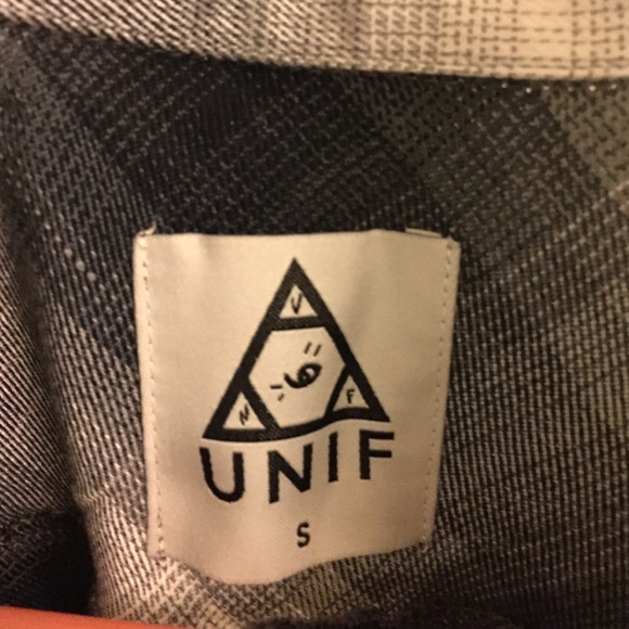 💥SOLD💥UNIF Logan Button Up - Picture 4 of 4