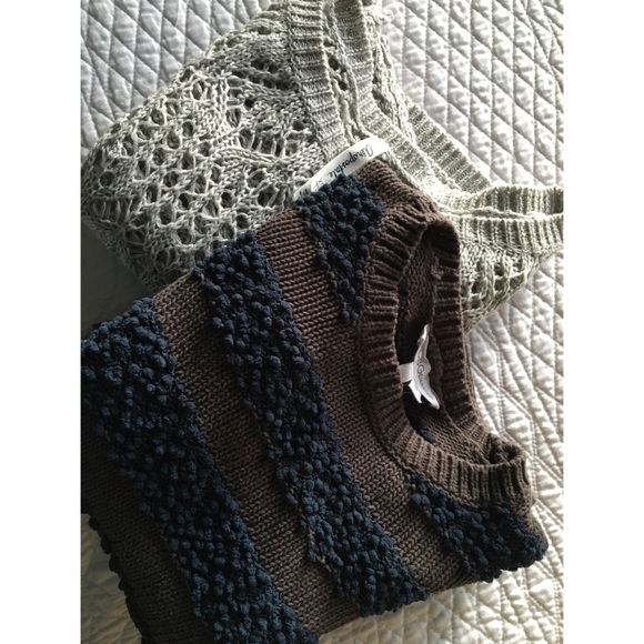 GREAT DEAL. 2 CUTE SWEATERS FOR THE PRICE OF 1! - Picture 3 of 4