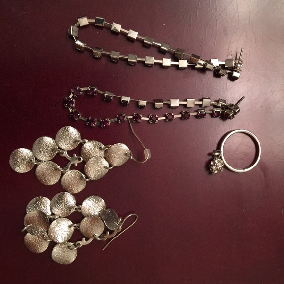 2 pairs earrings and one ring