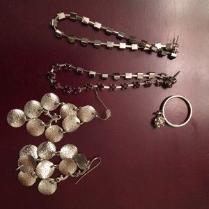 2 pairs earrings and one ring