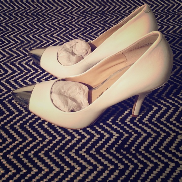 Chinese Laundry white pumps with silver cap toe