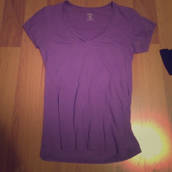 Stretchy purple v neck short sleeve shirt