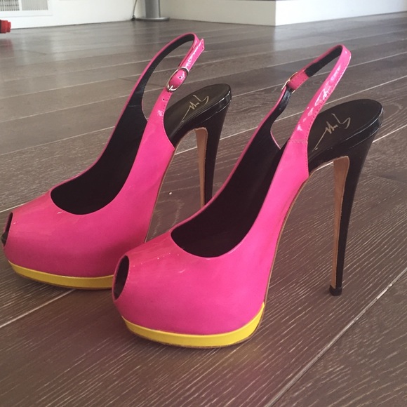 Gorgeous multi colored pumps