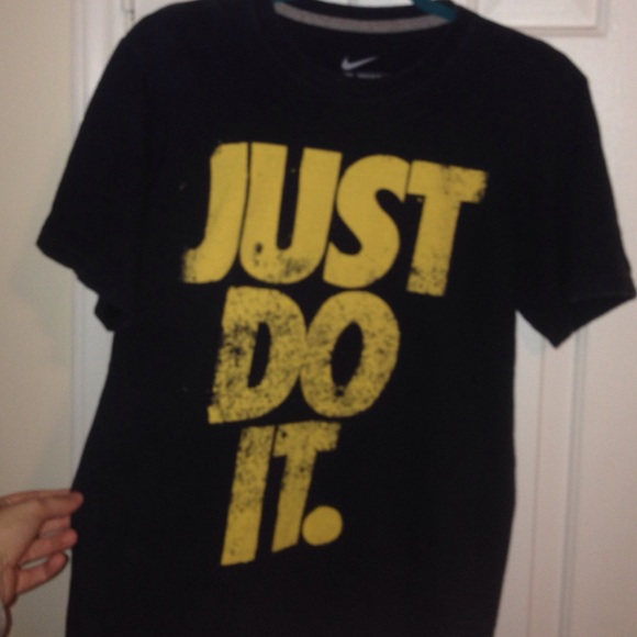 black and yellow Nike shirt