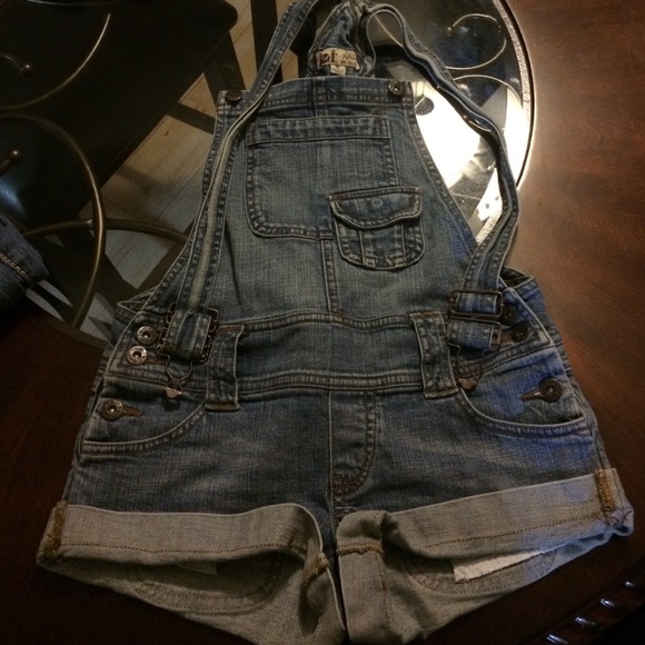 The cutest overalls 😍😍