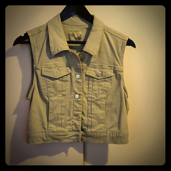 Cute light green vest, Used once