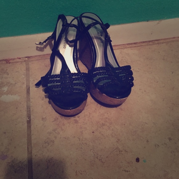 Black and Wooden strappy wedges - Picture 1 of 2