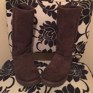 Tall brown Ugg boots