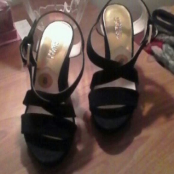 Authentic michael kors sandled - Picture 1 of 4