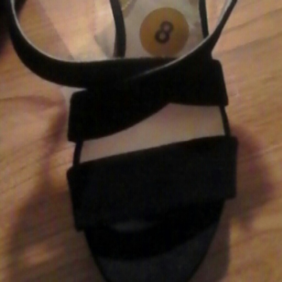 Authentic michael kors sandled - Picture 3 of 4