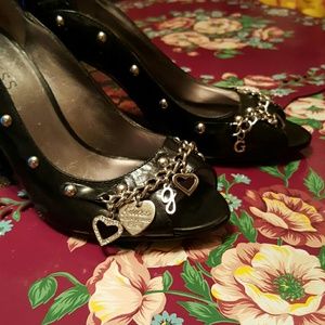 🌺FLASH  SALE🌺Guess Peep Toe PumpS with Charms