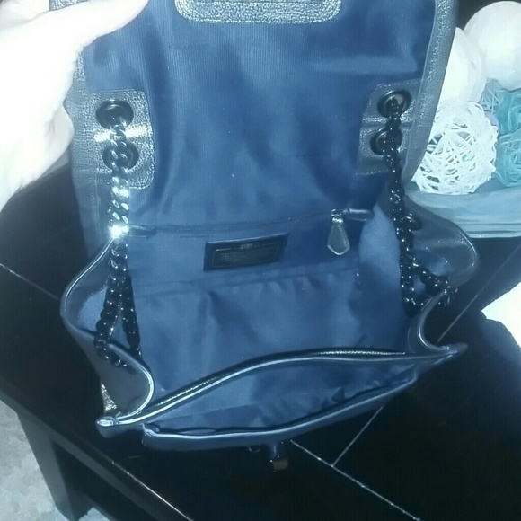 Coach hand bag 1 mths old authentic - Picture 4 of 4