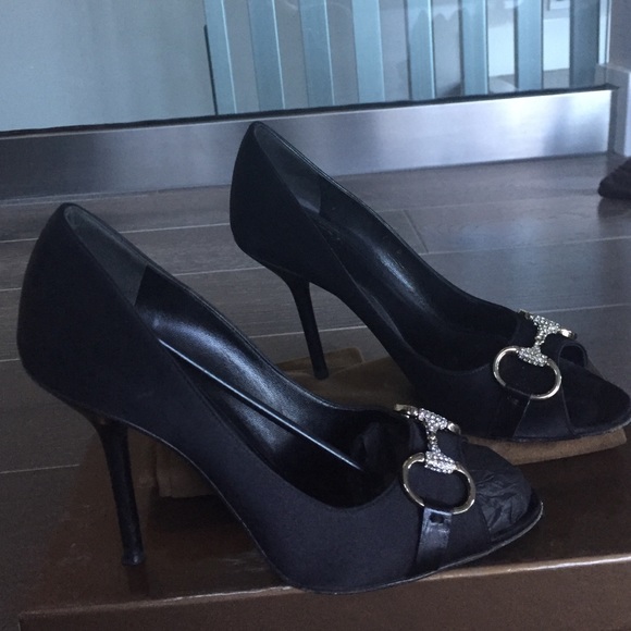 Gorgeous for night time shoes, classic peep toe