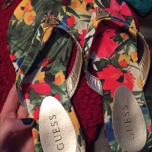 new guess flip flops