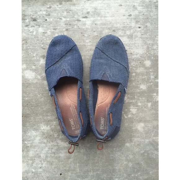 Blue Detailed Toms