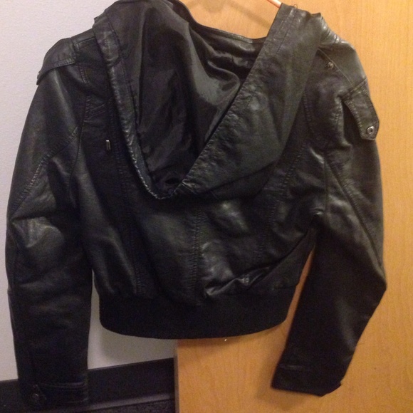 Leather jacket - Picture 2 of 3