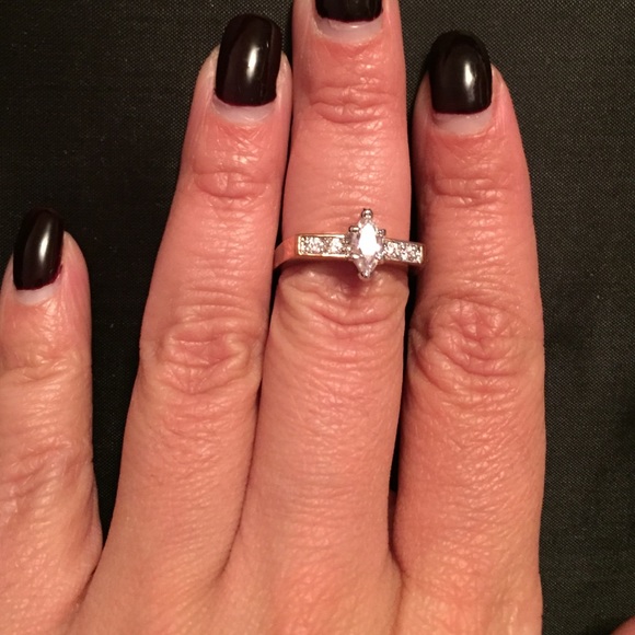 JPL 💍Cubic Zirconia ring - Picture 3 of 4