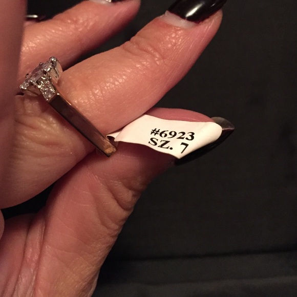 JPL 💍Cubic Zirconia ring - Picture 4 of 4