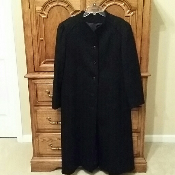 Full lenght Women's black wool coat