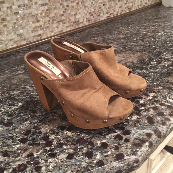 Shoes - Picture 1 of 4