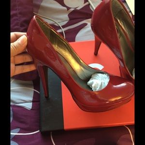 Shiny Red Guess High heels
