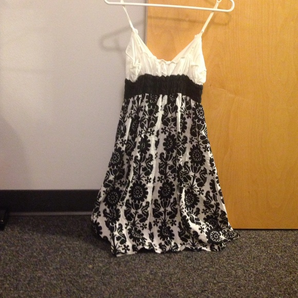 Dress - Picture 2 of 3