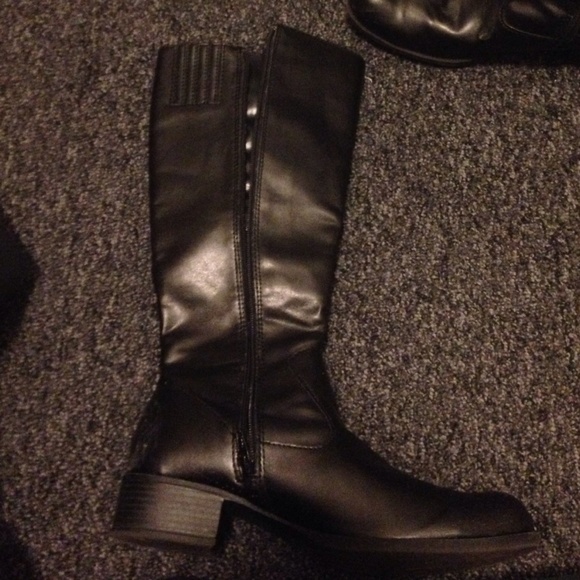 Boots - Picture 3 of 4