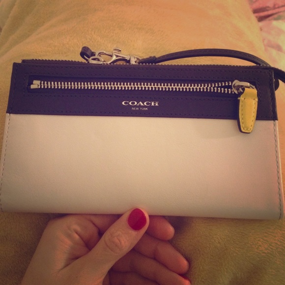 Coach Handbags - Authentic Leather Coach wristlet