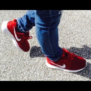 Nike Red roshes