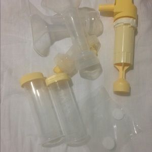 New Medela manual pump/never used with accessories
