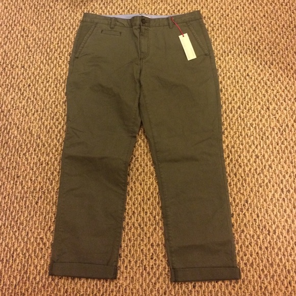 Banana Republic Pants - New Banana Republic green twill cropped pants