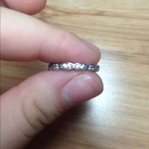 NEW Authentic Pandora Sparkling Leaves Ring