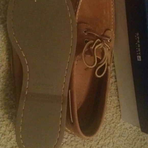 Sperry - Picture 2 of 2