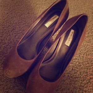 4'' high heel, Heel type is a pump. Brown suede.
