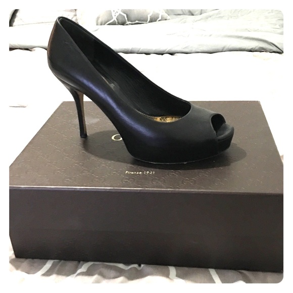 *PRICED TO SELL FAST! * Black Peep Toe Gucci Pumps - Picture 1 of 4