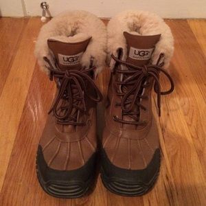 UGG Adirondack Boot Size 8