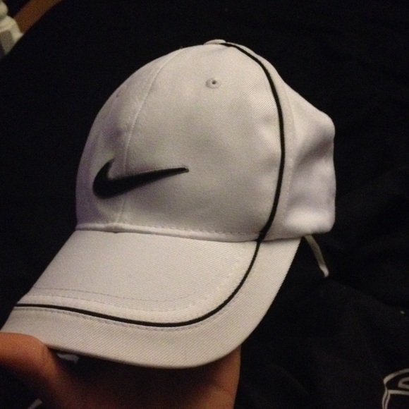 Nike hat - Picture 2 of 3