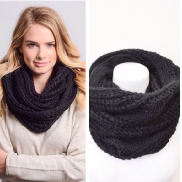 Accessories - SALE❤️BEAUTIFUL KNIT INFINITY SCARF!👠