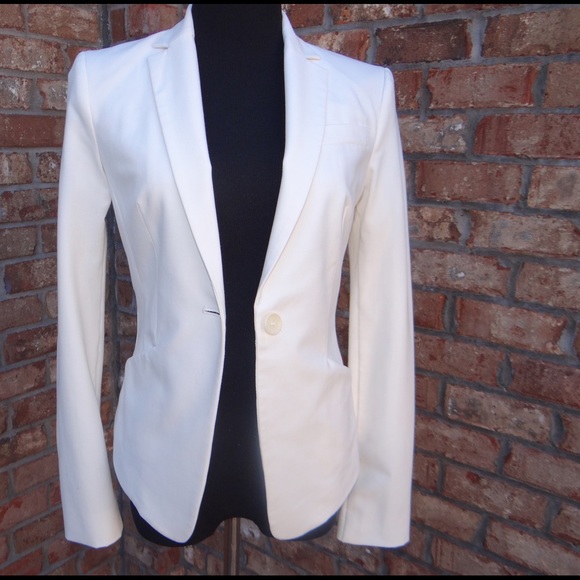 ‼️️SOLD‼️BCBG Ruffled Jacket. New. - Picture 3 of 3