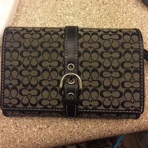 Coach wallet (AUTHENTIC)