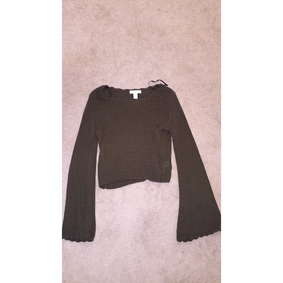 Bell-sleeved sweater