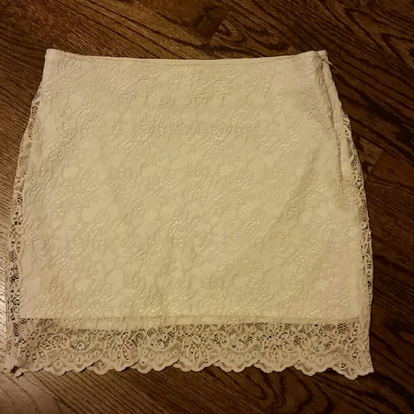 Lace mini