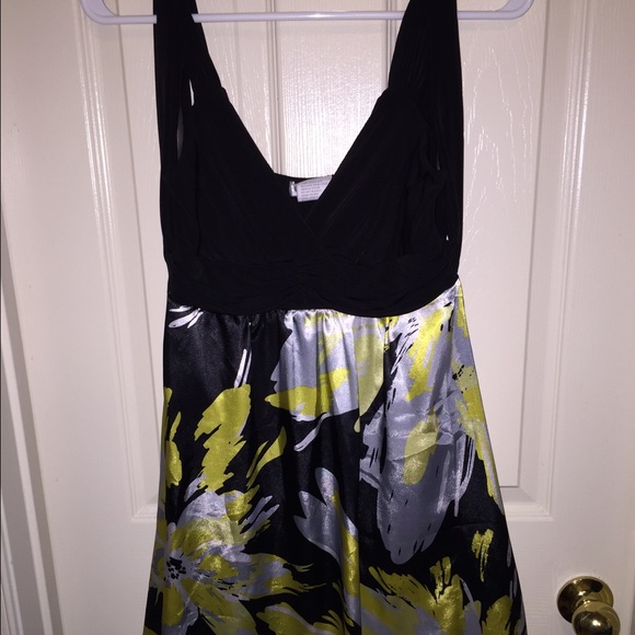 Black & Grey/Yellow/White V-Cut Dress