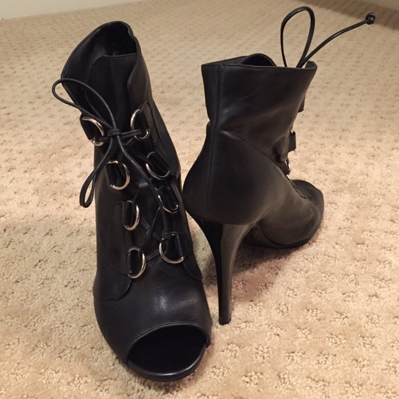 🎉NWOT🎉BCBGeneration 9B/39 worn once, no damage