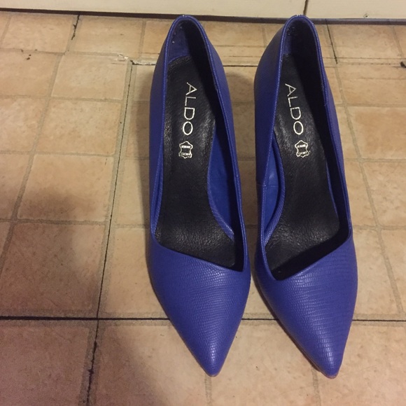 Electric blue pumps