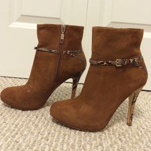 Ivanka Trump Women's Kisa Ankle Boot size 5M