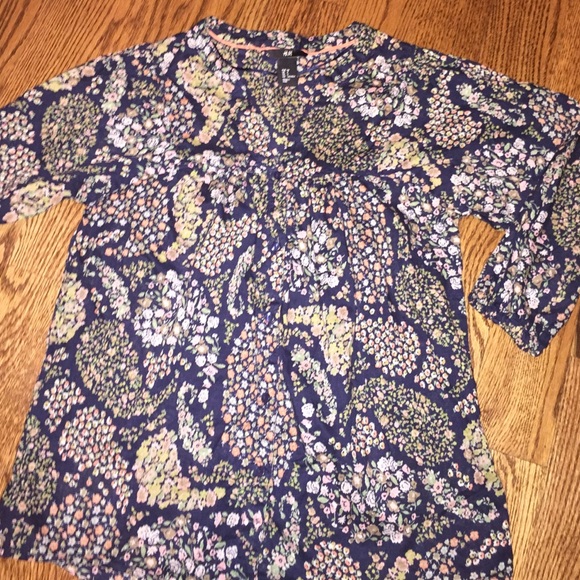 H&M pretty floral button down blouse