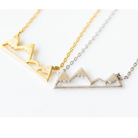 🏔 Dainty Mountain Snowcap necklace - Picture 3 of 3