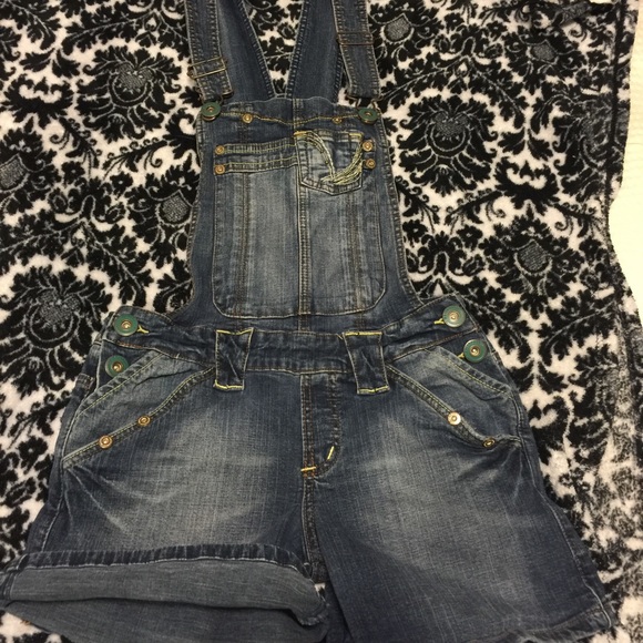Almost famous Jean short overalls 💙