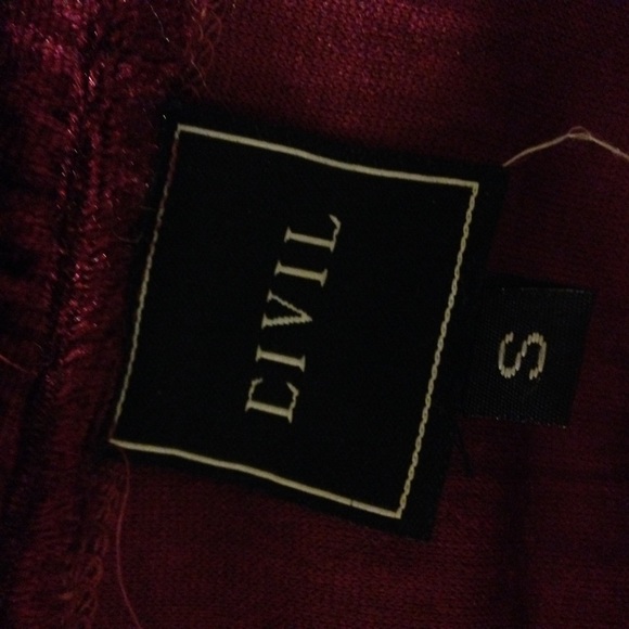 Maroon dustser - Picture 2 of 2